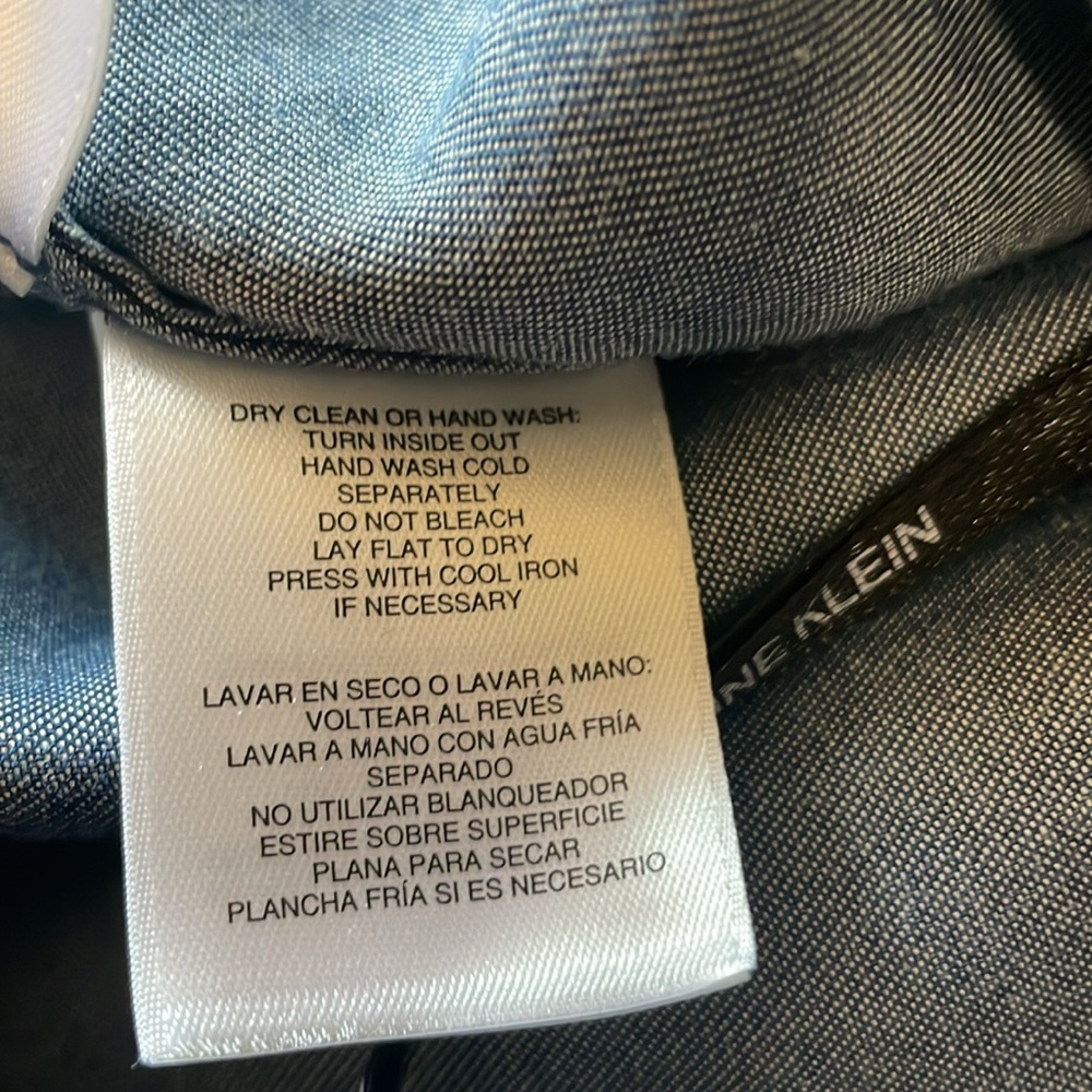 Anne Klein Women’s SZ M Sleeveless Pullover Ruffle Neck Denim -Look Soft Top - Picture 9 of 13
